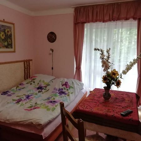 Gyoengyvirag Ueduelo - Mario Apartman Harkány Exteriér fotografie