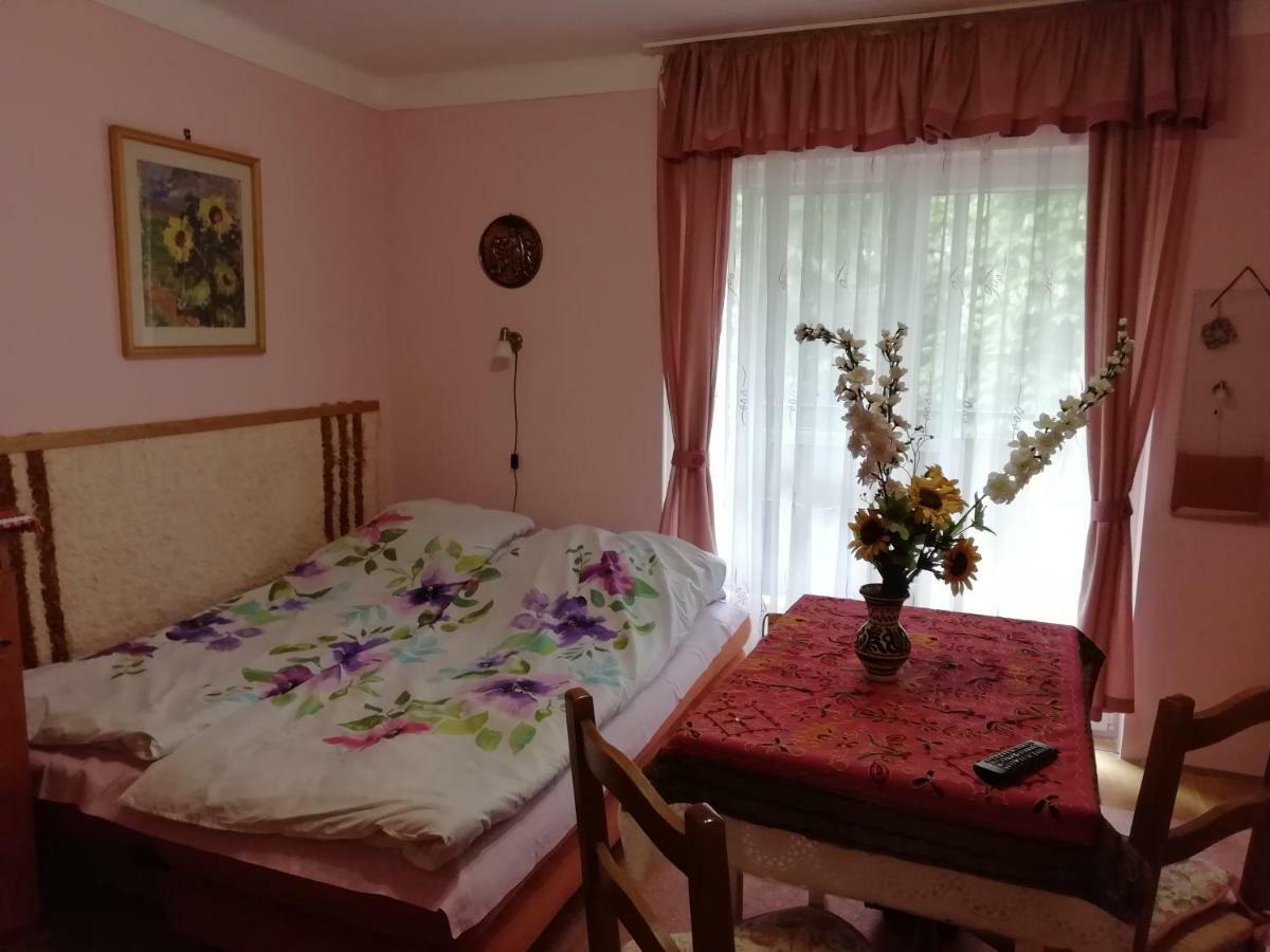 Gyoengyvirag Ueduelo - Mario Apartman Harkány Exteriér fotografie